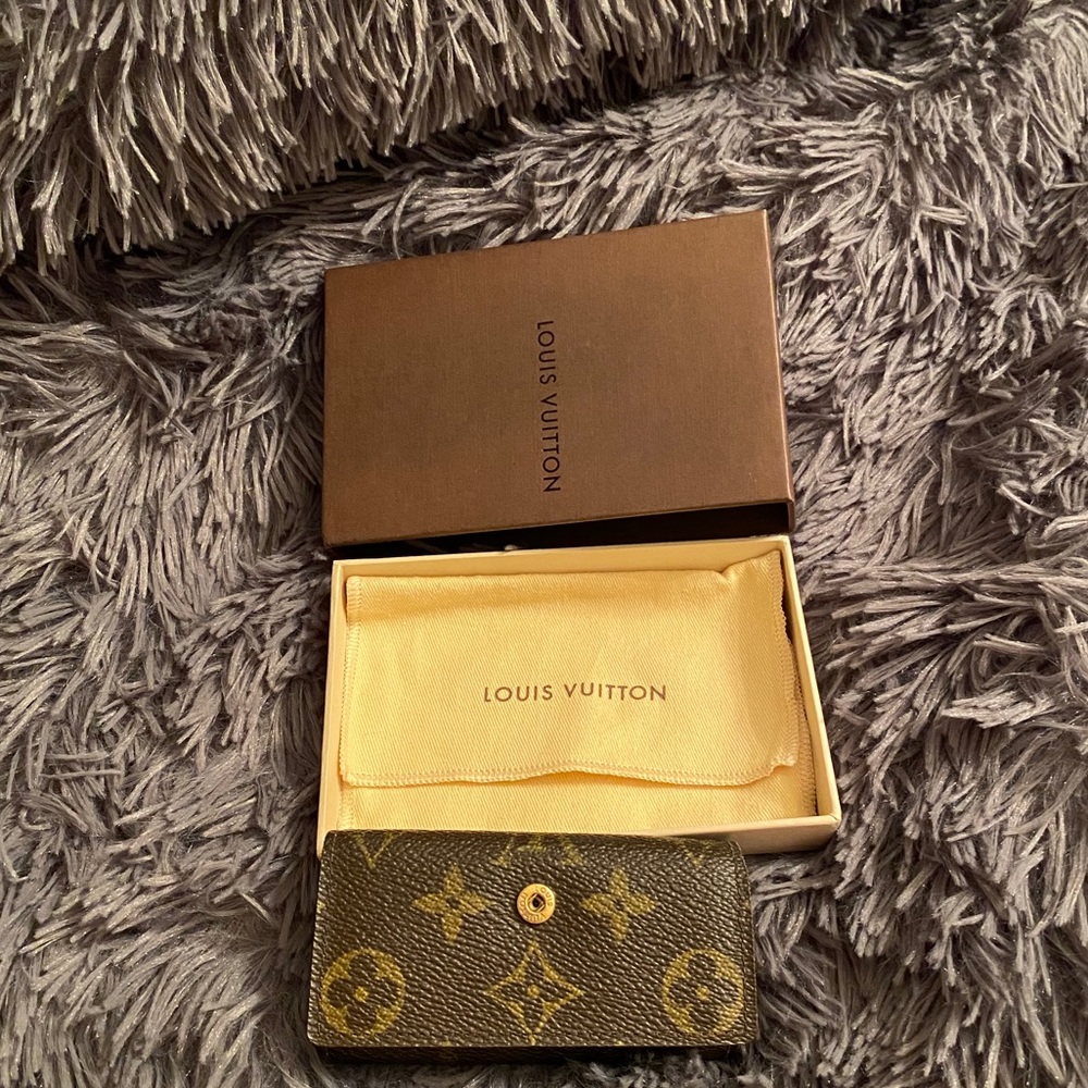 Louis Vuitton 4 key holder